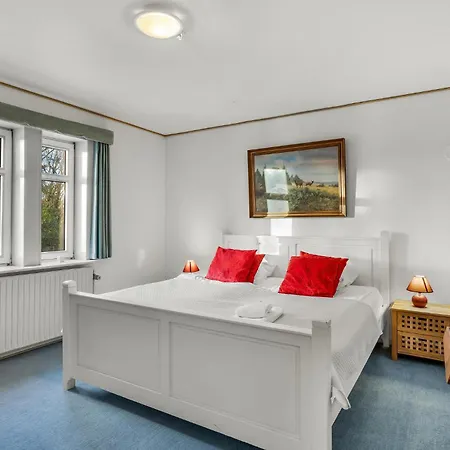 11 Bedroom Cozy In Gørding