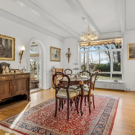 11 Bedroom Cozy In *