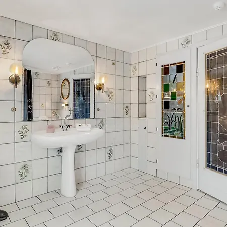 11 Bedroom Cozy In Gørding