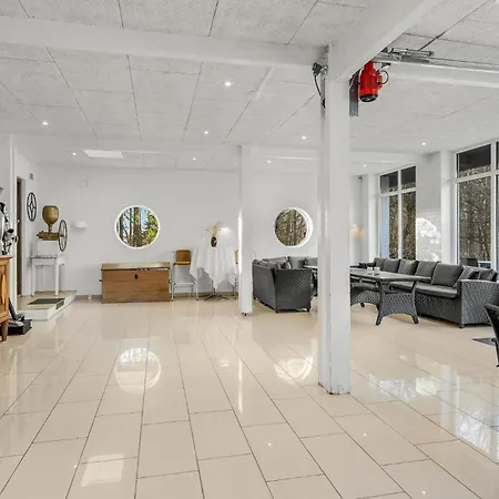 11 Bedroom Cozy In Gørding